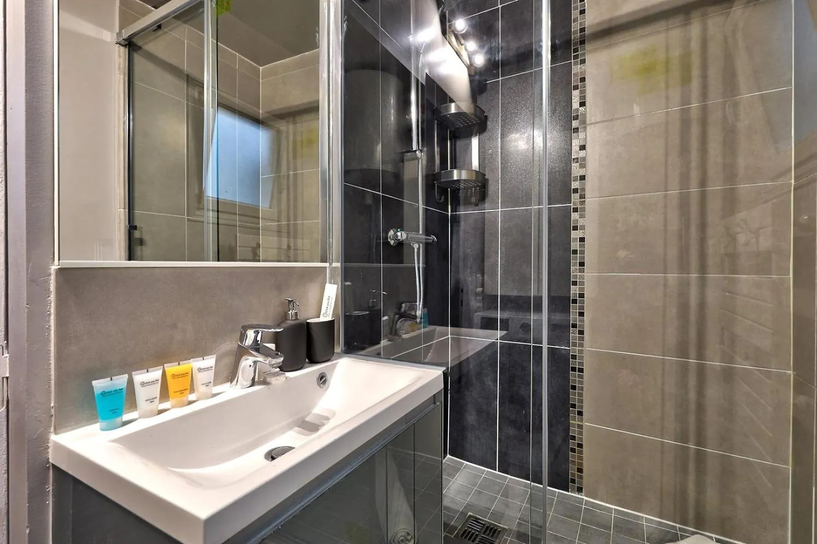 660 Melanie - Superb In Apartment